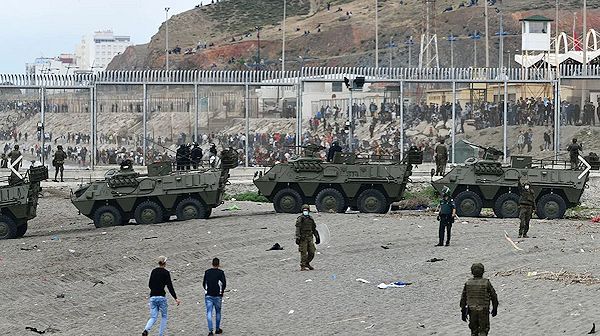 Ceuta Migranti Polizia